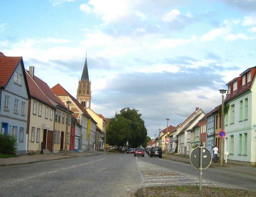 Neubrandenbourg — Wikipédia