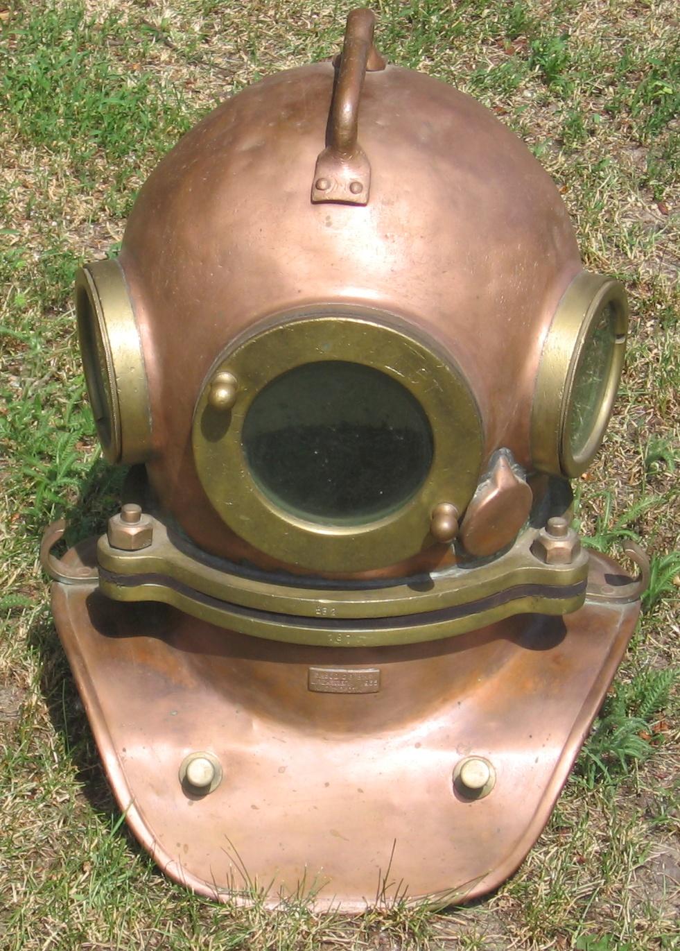 Diving helmet - Wikipedia