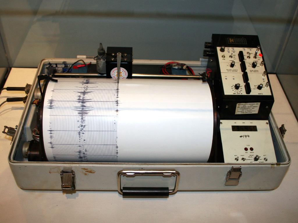 Seismometer - Wikipedia