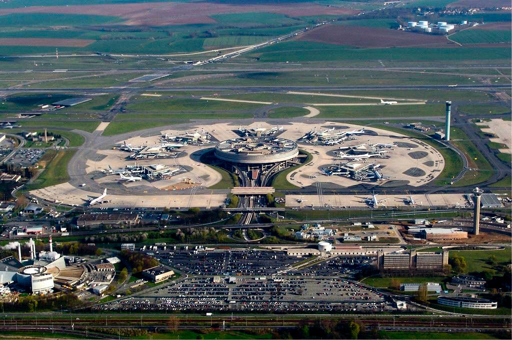 Aéroport international — Wikipédia