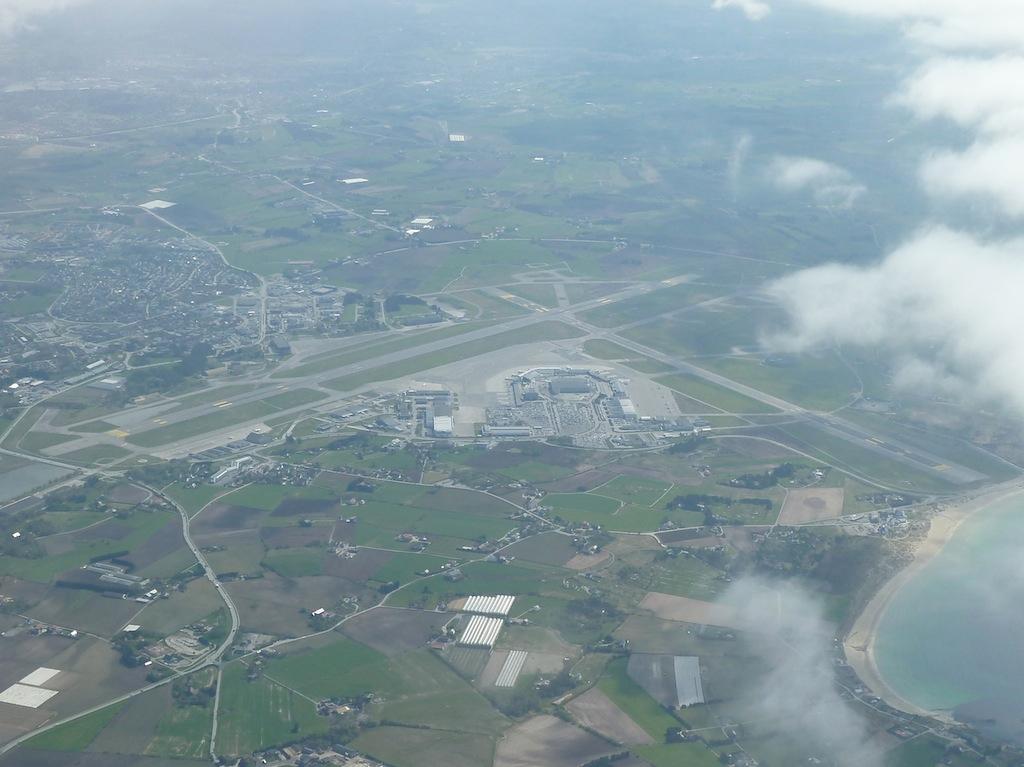 Aéroport de Stavanger — Wikipédia