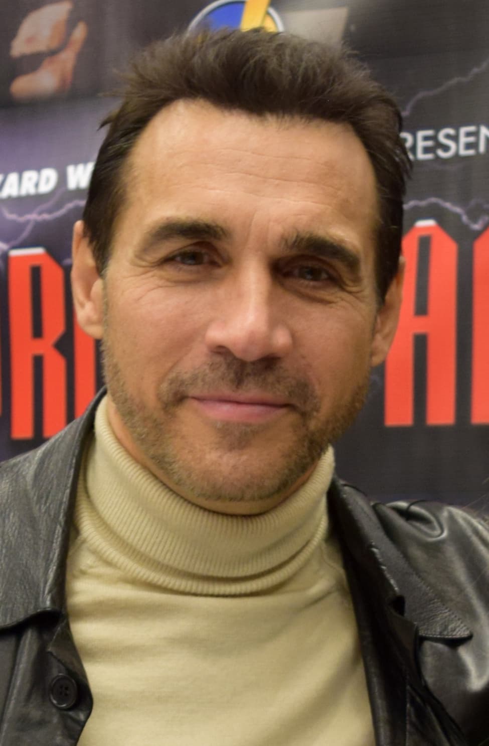 Adrian Paul - Wikipedia