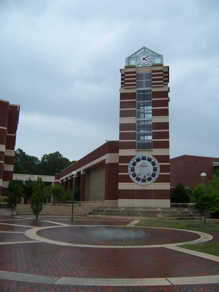 Université de l'Est de la Caroline — Wikipédia