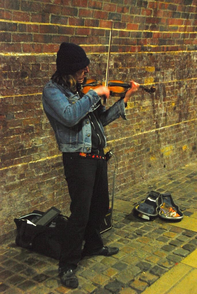 Street performance - Wikipedia