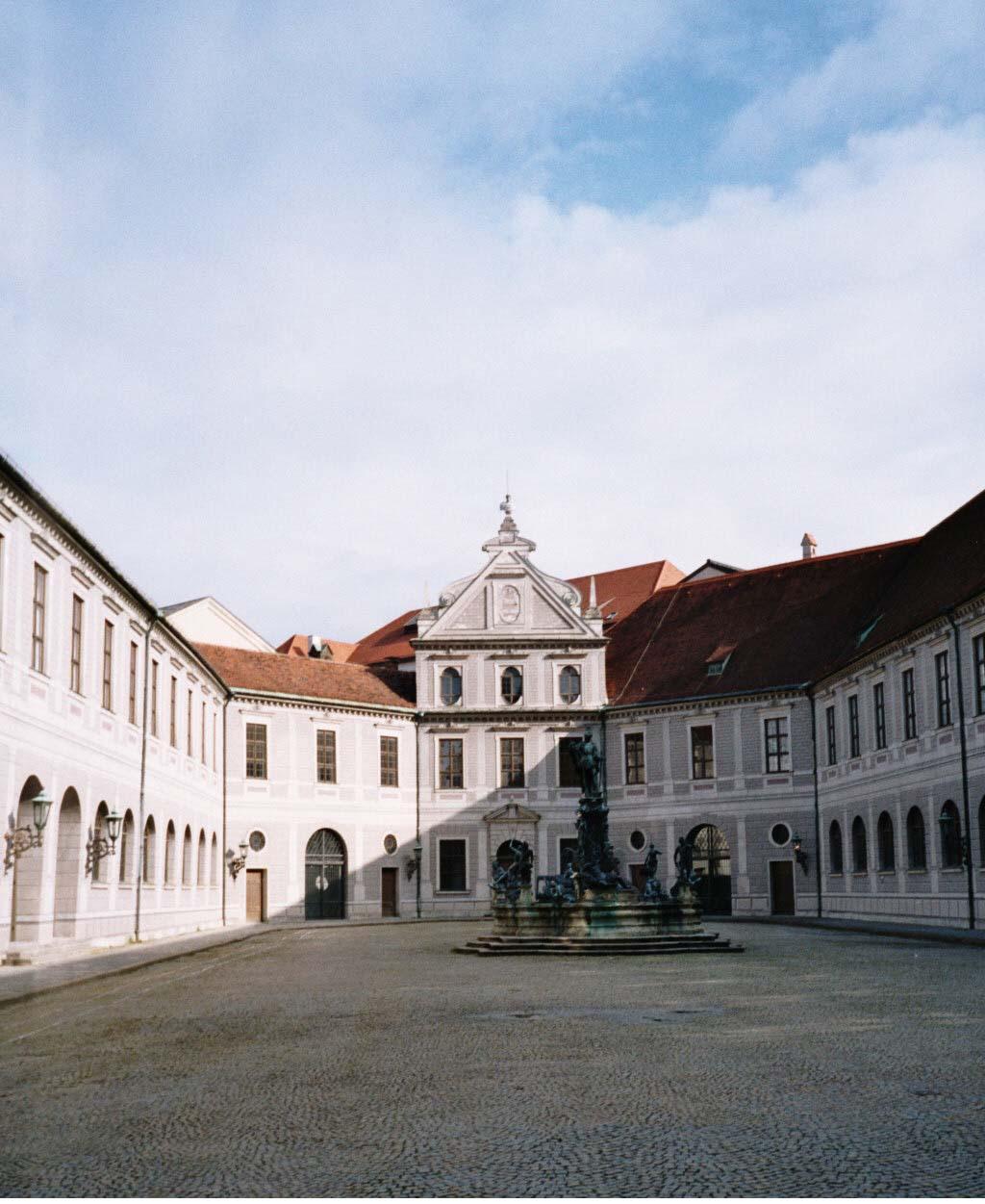 Courtyard - Wikipedia