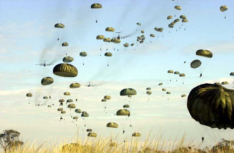 Parachutisme militaire — Wikipédia