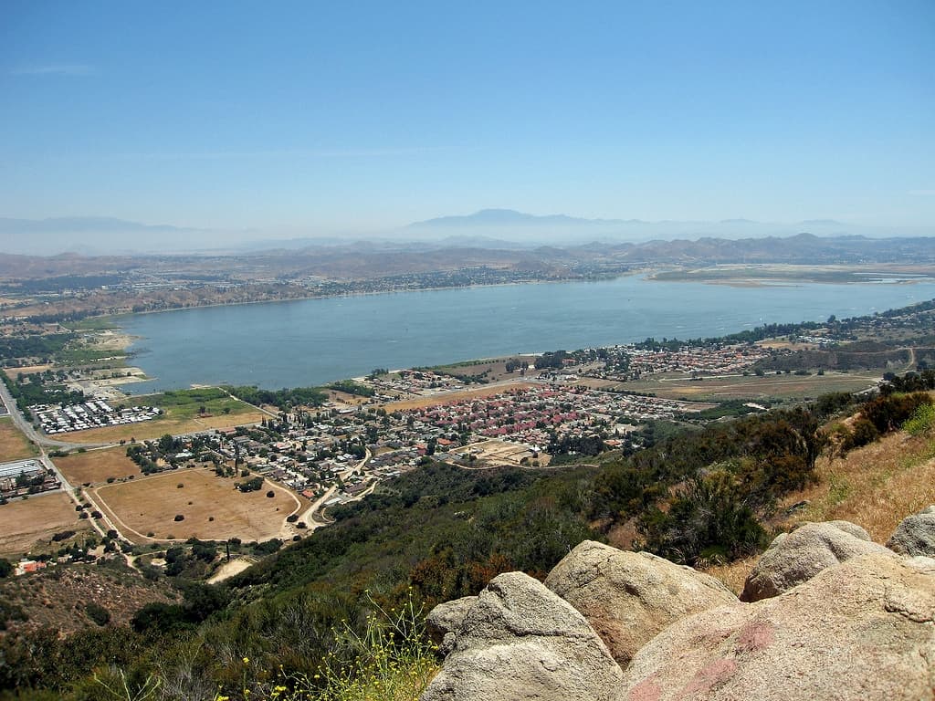 Lake Elsinore — Wikipédia