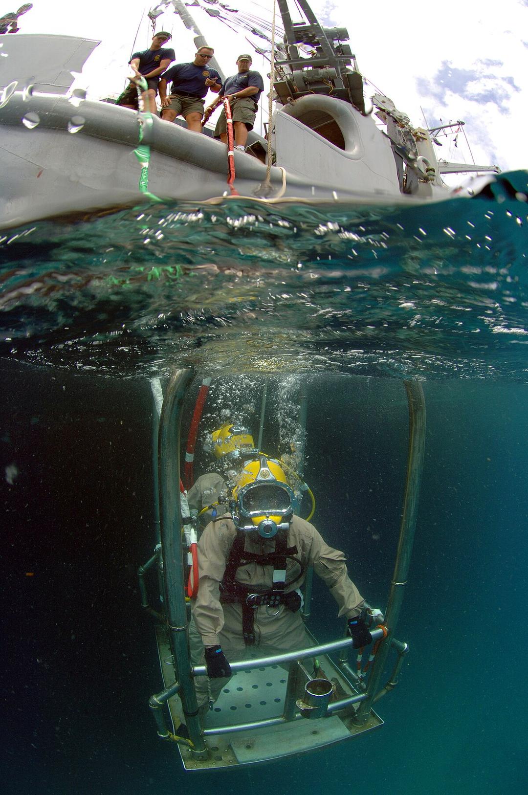 Clearance diver - Wikipedia