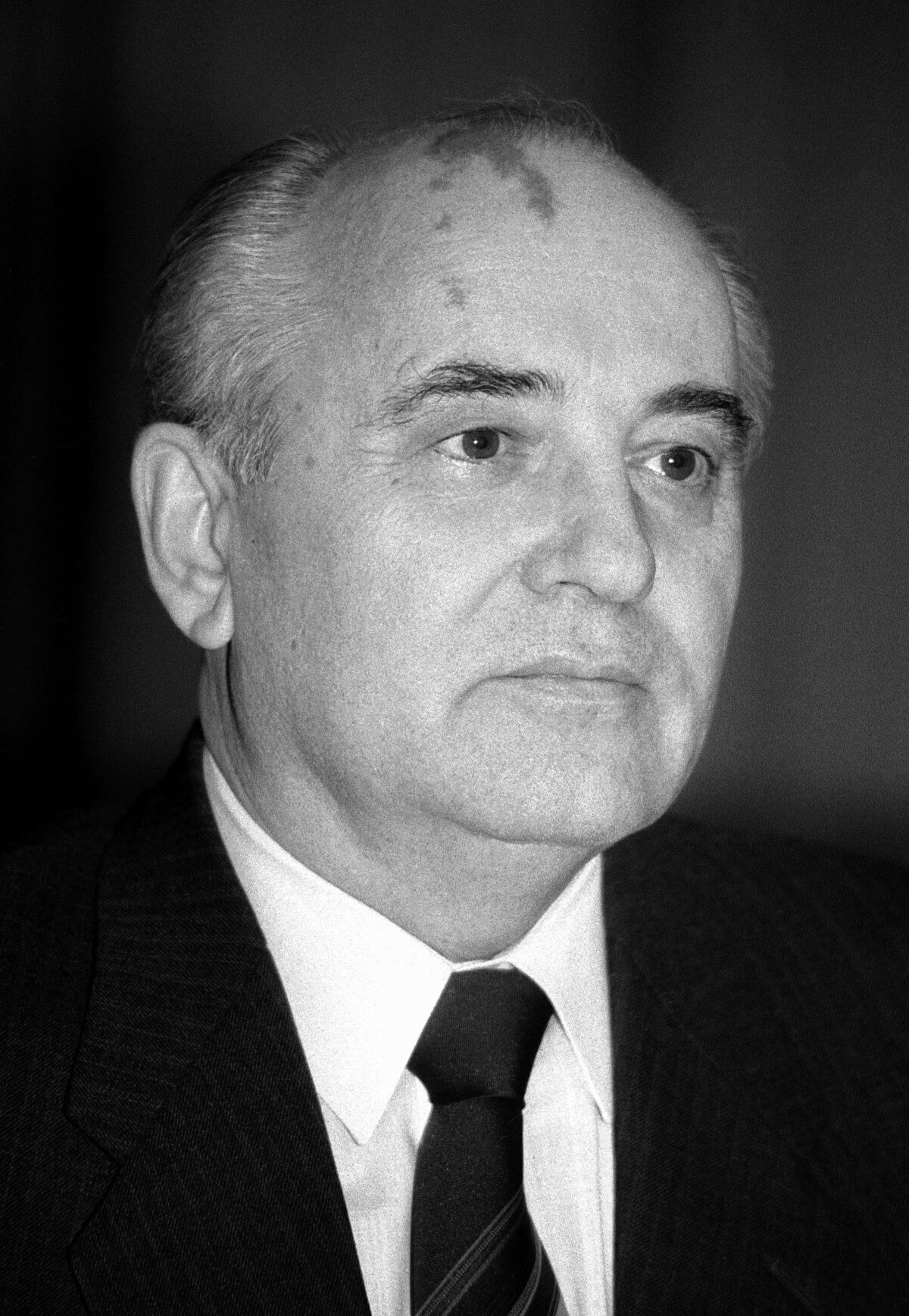 Mikhaïl Gorbatchev — Wikipédia