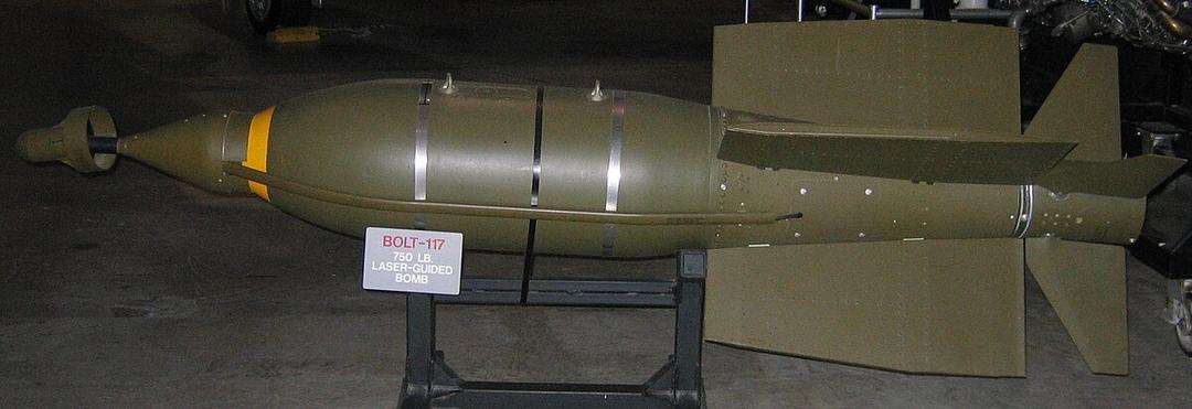 Guided bomb - Wikipedia