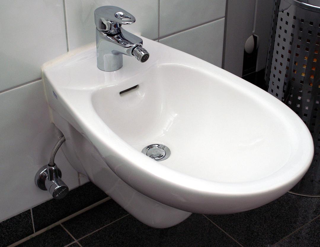 Bidet (meuble) — Wikipédia