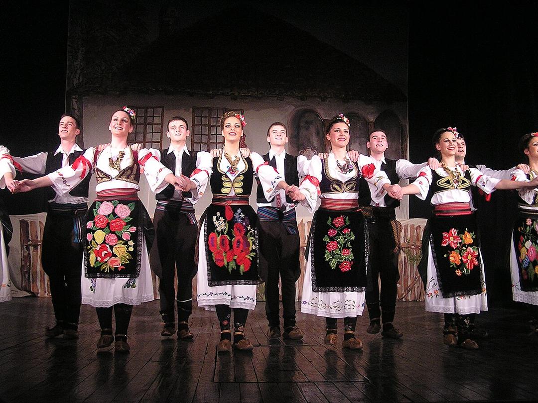 Kolo (dance) - Wikipedia