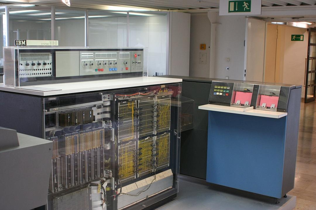 IBM 360 et 370 — Wikipédia